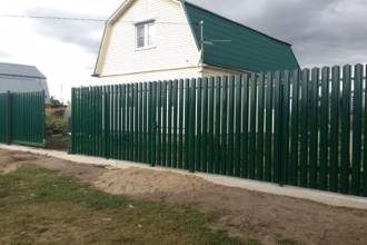 Забор из евроштакетника на ленточном фундаменте 70 метров фото в Старой Купавне